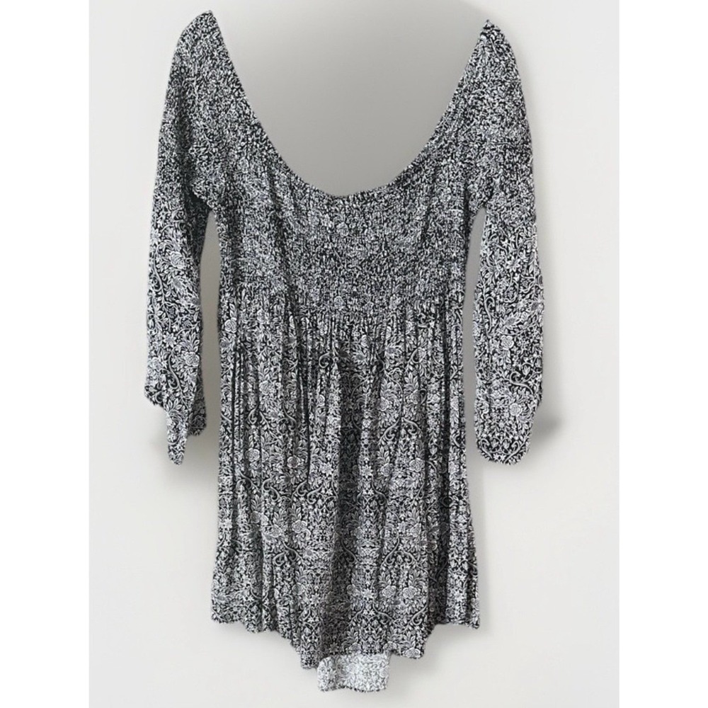 Torrid Black White Floral Smocked Waist Tunic Top Plus Size 2 2X Off Shoulder - Picture 4 of 5